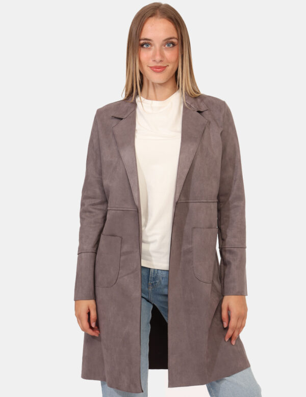 Cappotto Rue De Clerie Grigio - Cappottino leggero, simil scamosciato in total grigio con colletto e doppia tasca a toppa. L