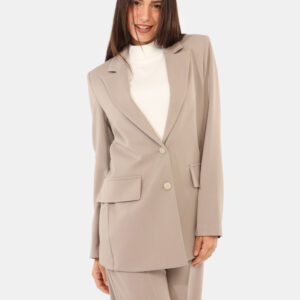 Blazer Materica Grigio - Blazer classico in total grigio tortora, con fake tasche a taglio. La vestibilità è morbida e prati