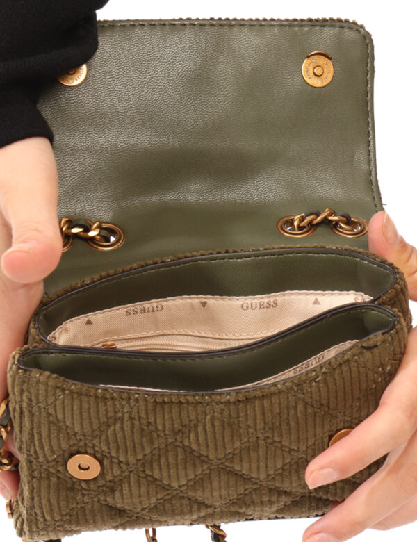 Pochette Guess Verde - L’articolo appartiene al campionario esclusivo di stagione: pezzo unico.Cod. art. HWCB9673740 FA CAVi