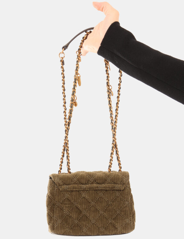 Pochette Guess Verde - L’articolo appartiene al campionario esclusivo di stagione: pezzo unico.Cod. art. HWCB9673740 FA CAVi
