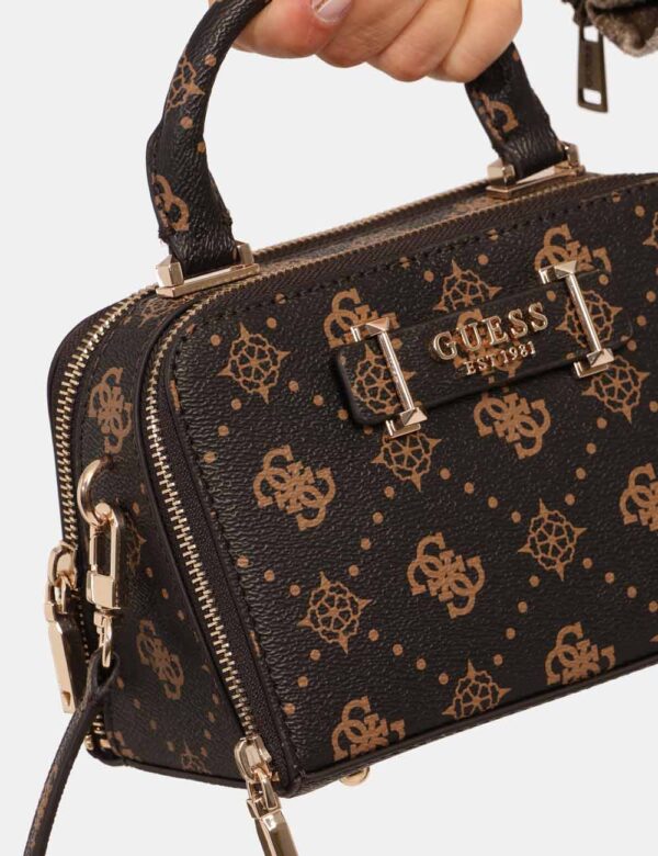 Pochette Guess Marrone - L’articolo appartiene al campionario esclusivo di stagione: pezzo unico.Cod. art. HWGP9890760 MA CA