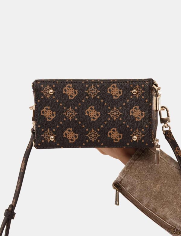 Pochette Guess Marrone - L’articolo appartiene al campionario esclusivo di stagione: pezzo unico.Cod. art. HWGP9890760 MA CA