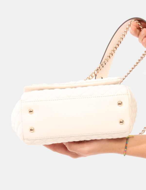 Pochette Guess Bianco - L’articolo appartiene al campionario esclusivo di stagione: pezzo unico.Cod. art. HWQG8679210 FA CAV