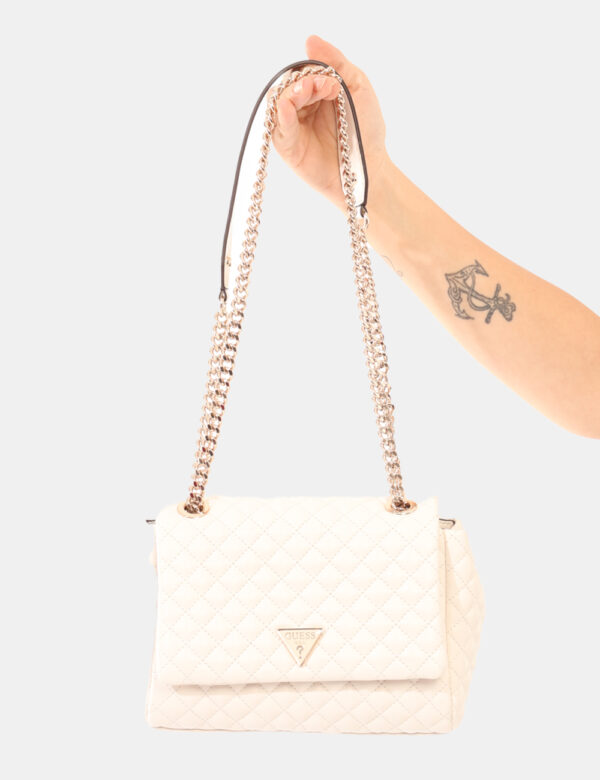Pochette Guess Bianco - L’articolo appartiene al campionario esclusivo di stagione: pezzo unico.Cod. art. HWQG8679210 FA CAV