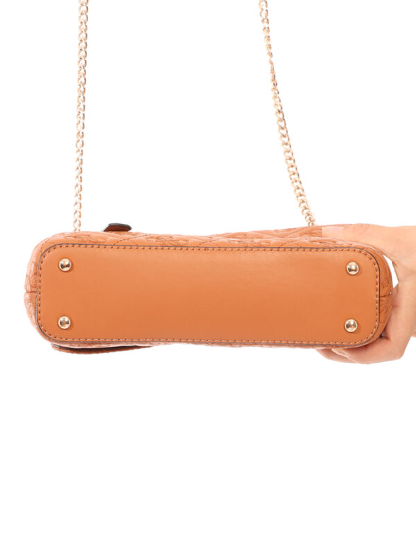 Borsa Guess Marrone - L’articolo appartiene al campionario esclusivo di stagione: pezzo unico.Cod. art. HWQL9658210 FA CAVi