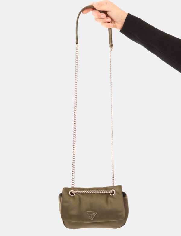 Pochette Guess Verde - L’articolo appartiene al campionario esclusivo di stagione: pezzo unico.Cod. art. HWSE7534780 FA CAVi