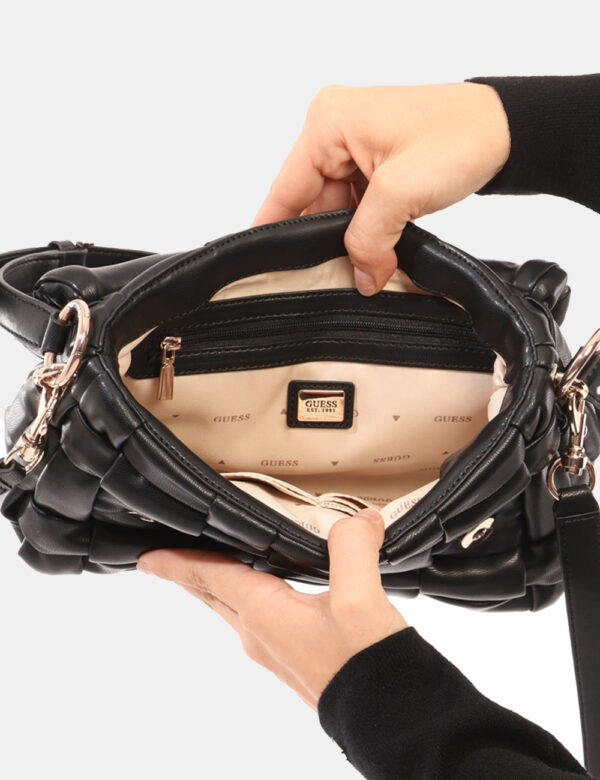 Borsa Guess Nero - L’articolo appartiene al campionario esclusivo di stagione: pezzo unico.Cod. art. HWWG8072190 FA CAVi ric