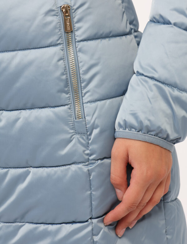 Piumino Yes Zee Azzurro - Piumino con cappuccio in total azzurro, con tasche a taglio trasversale e dettagli dorati. La vest