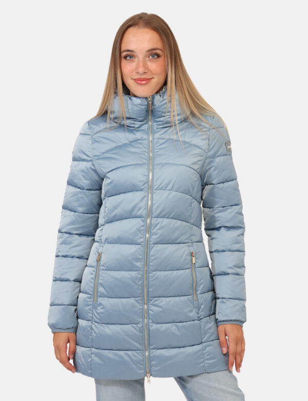 Piumino Yes Zee Azzurro - Piumino con cappuccio in total azzurro, con tasche a taglio trasversale e dettagli dorati. La vest