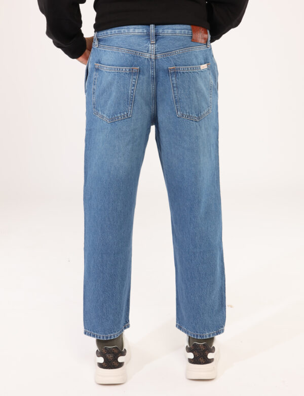 Jeans Calvin Klein Jeans - Jeans classico in total blu denim, con tasche sagomate sul fronte e tasche a toppa sul retro. La