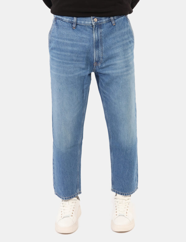 Jeans Calvin Klein Jeans - Jeans classico in total blu denim, con tasche sagomate sul fronte e tasche a toppa sul retro. La