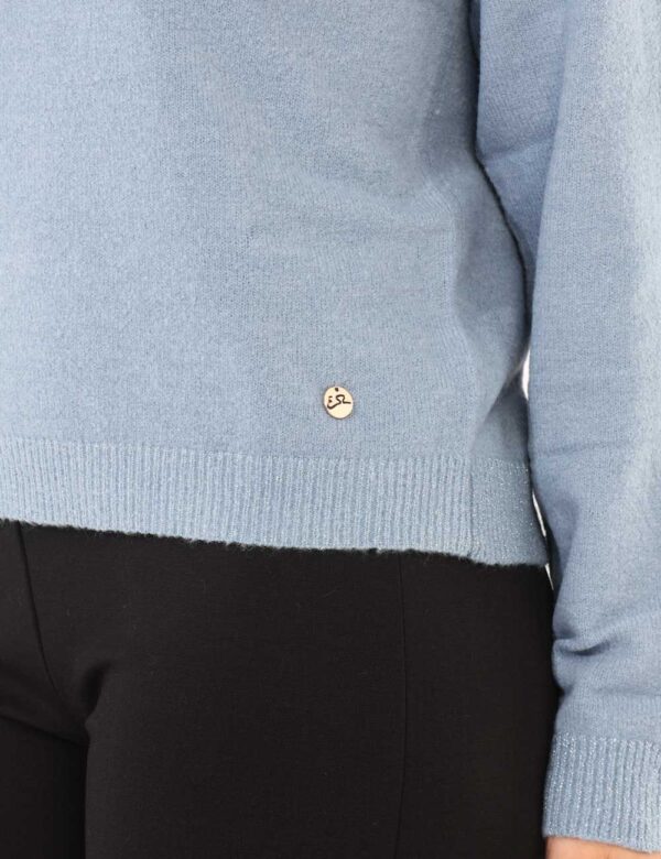 Maglione Yes Zee Azzurro - Maglione accollato, in total azzurro con filo lurex e polsini. La vestibilità è morbida e regolar