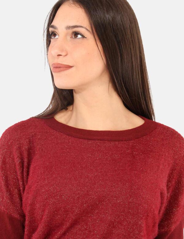 Maglione Yes Zee Bordeaux - Maglione invernale con girocollo classico, in total bordeaux con filo lurex dorato. La vestibili