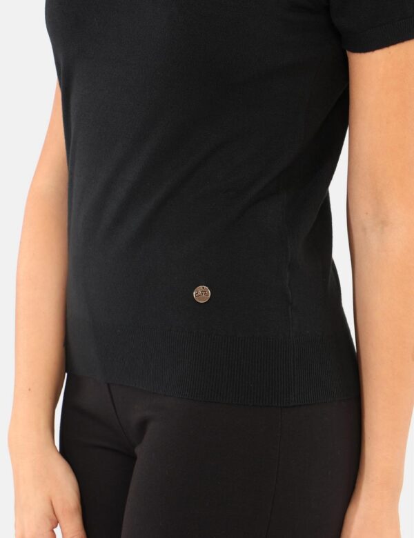 Maglia Yes Zee Nero - Maglia invernale a maniche corte, in total nero e con collo alto. La vestibilità è morbida e e regolar