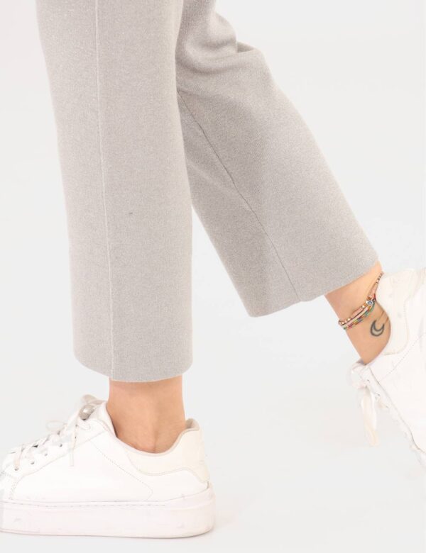 Pantaloni Yes Zee Argento - Pantaloni eleganti in maglina, total argento con filo lurex coordinato, più tasche a taglio tras