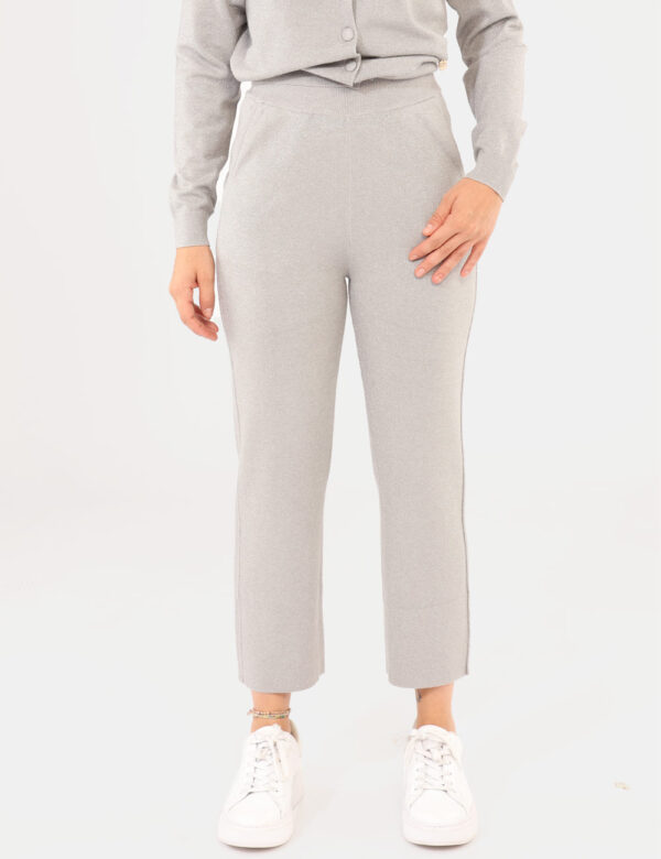 Pantaloni Yes Zee Argento - Pantaloni eleganti in maglina, total argento con filo lurex coordinato, più tasche a taglio tras