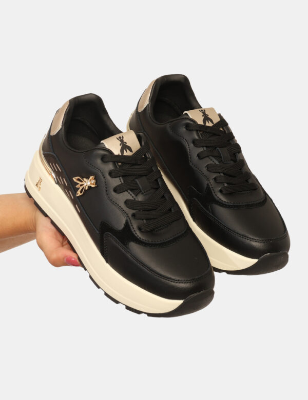 Sneakers Patrizia Pepe Nero - Sneakers classiche, in total cuoio nero con inserti in scamosciato. L'indossatura è pratica e