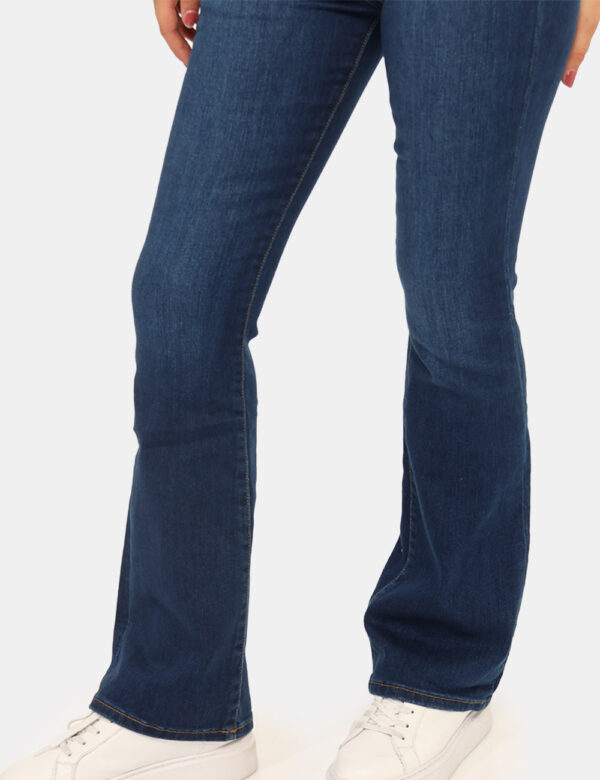 Jeans Pepe Jeans Jeans - Jeans modello slim, in total blu denim con tasche sagomate e tasche a toppa sul retro. La vestibili