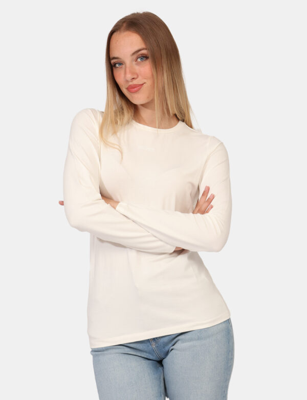 T-shirt Yes Zee Bianco - T-shirt a maniche lunghe in total bianco con brand ricamato in tono su tono. La vestibilità è morbi