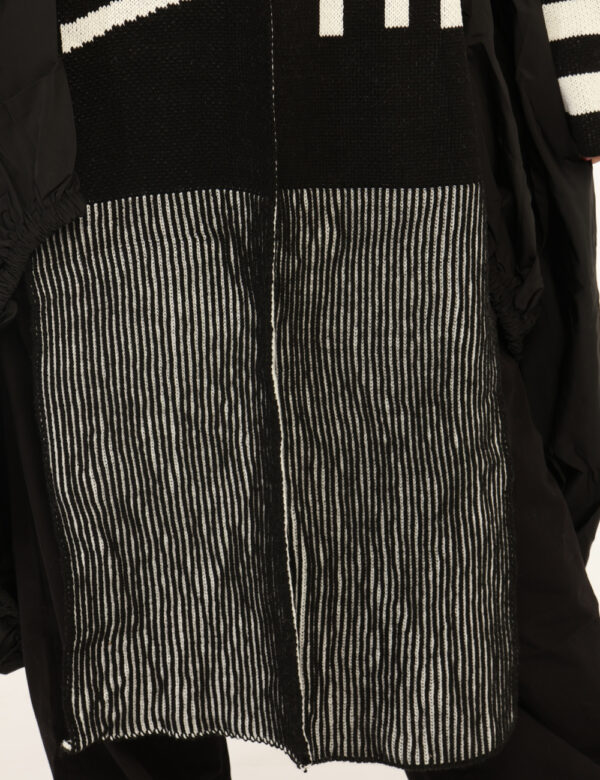 Cardigan Via Delle Rose Nero - Originale cardigan lungo, in total nero ma con tessuto diverso che spazia dall'acrilico all'a