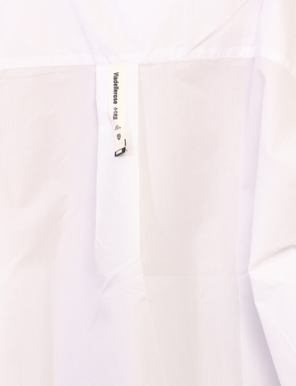 Camicia Via Delle Rose Bianco - Camicia lunga e ampia, in total bianco. La vestibilità è morbida e pratica grazie a bottoni