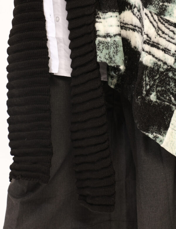 Cardigan Via Delle Rose Nero - Originale cardigan lungo, in fantasia bianca e nera con maniche arruffate e tasche a toppa in
