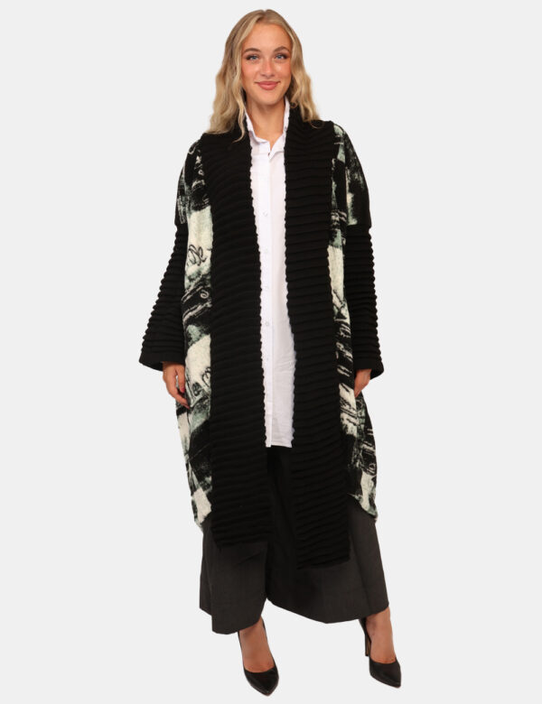 Cardigan Via Delle Rose Nero - Originale cardigan lungo, in fantasia bianca e nera con maniche arruffate e tasche a toppa in