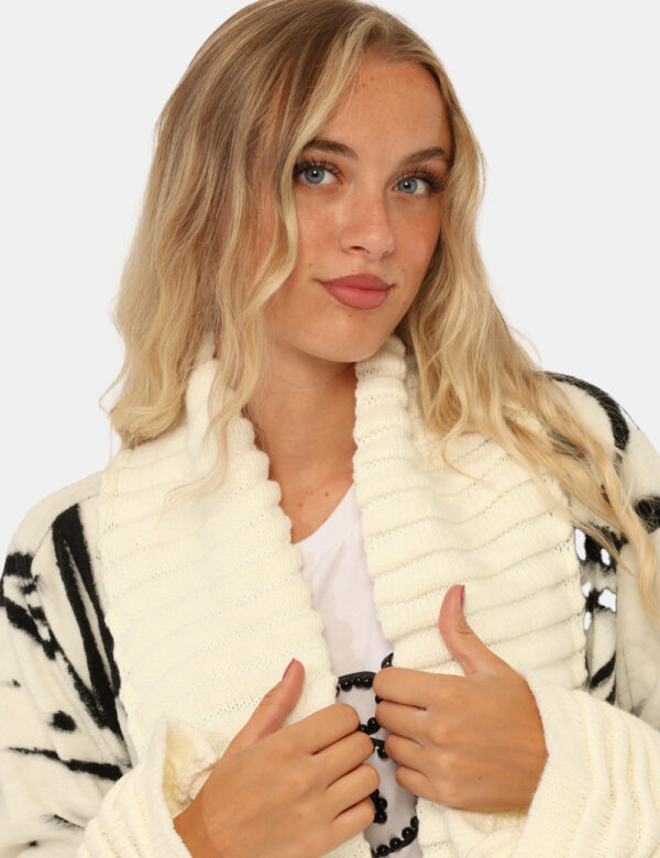 Cardigan Via Delle Rose Bianco - Originale cardigan lungo, in fantasia bianca e nera con maniche arruffate e tasche a toppa