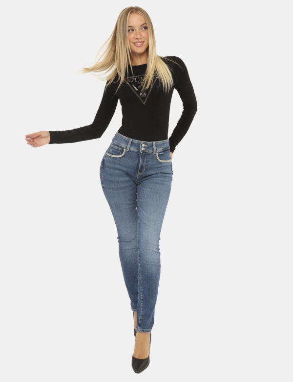 Jeans Guess Jeans - Jeans classico in total blu denim slavato, con tasche sagomate caratterizzate da glitter argentati, più