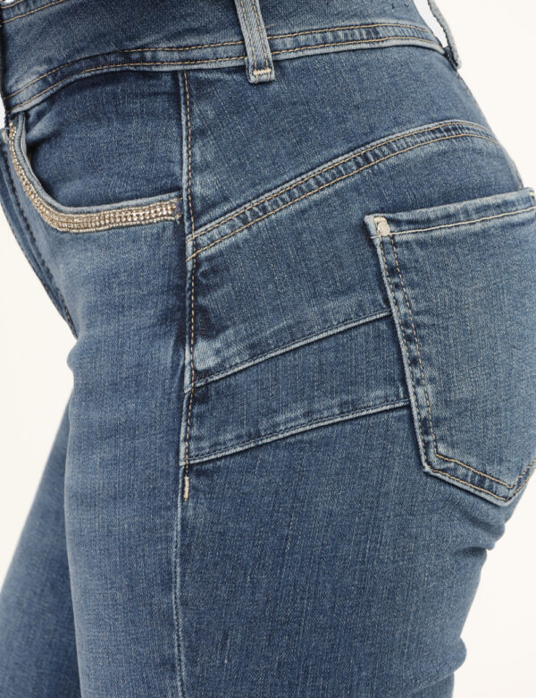 Jeans Guess Jeans - Jeans classico in total blu denim slavato, con tasche sagomate caratterizzate da glitter argentati, più