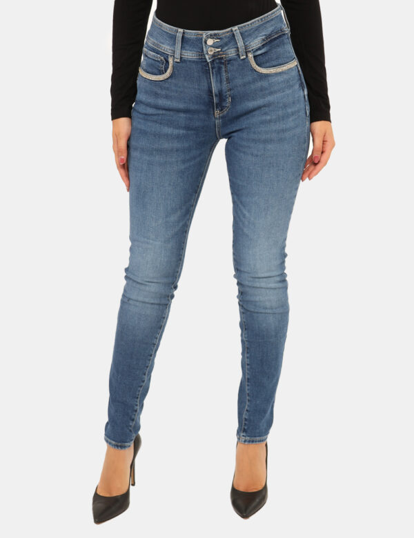 Jeans Guess Jeans - Jeans classico in total blu denim slavato, con tasche sagomate caratterizzate da glitter argentati, più