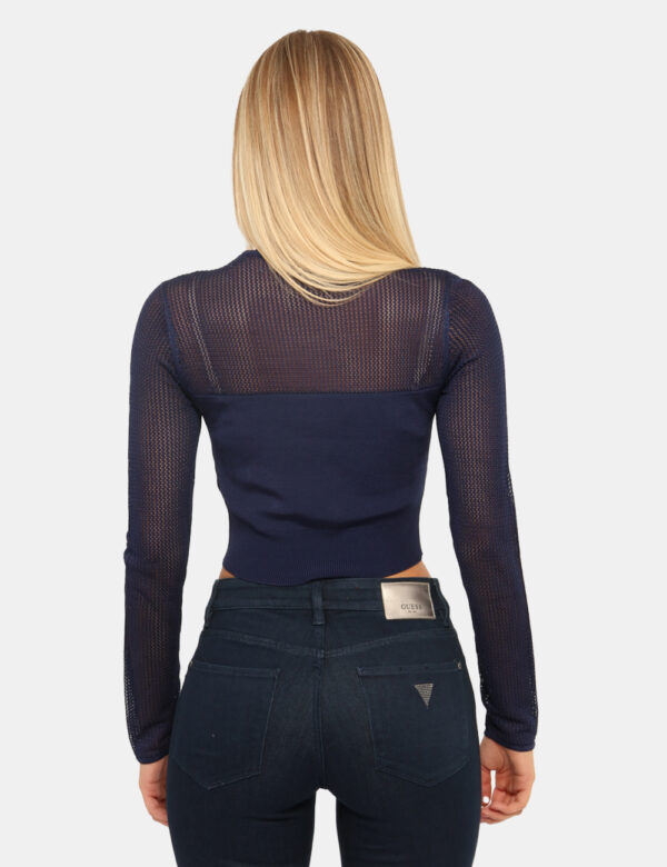 Maglia Guess Blu - Maglione corto, leggero, con girocollo classico e traforato in total blu. La vestibilità è morbida e rego