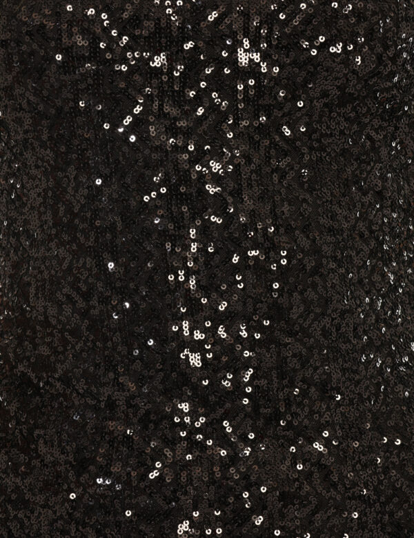 Top Guess Nero - Top monospalla, su base nera con paillettes in tinta. La vestibilità è morbida e regolare. Il top è adatto
