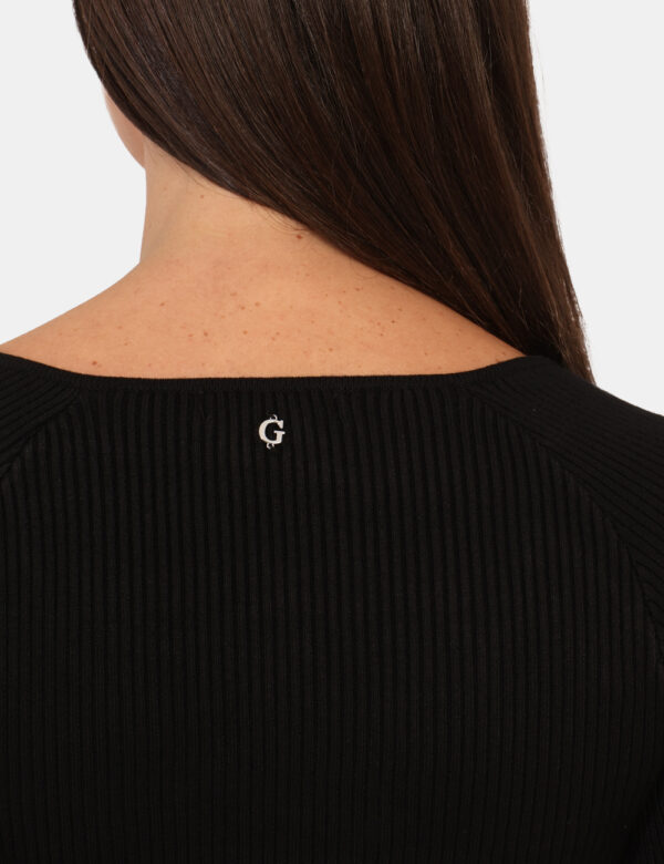 Abito Guess Nero - Vestito lungo simil tubino in maglina, total nero, con scollo a V e doppia catenella argentata che dona
