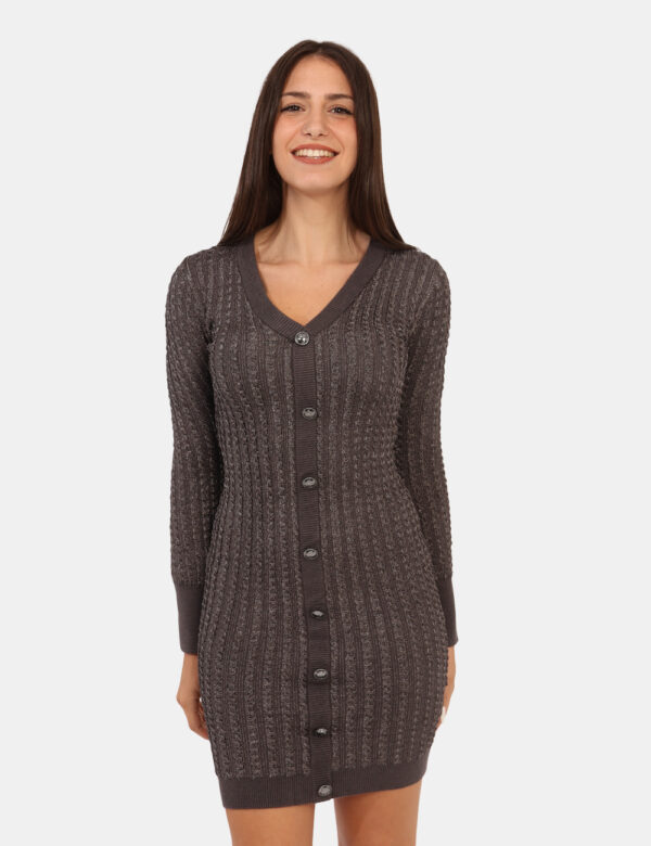Abito Guess Grigio - Affascinante vestito lungo sotto il ginocchio, in trama lavorata e intrecciata grigia con filo lurex.