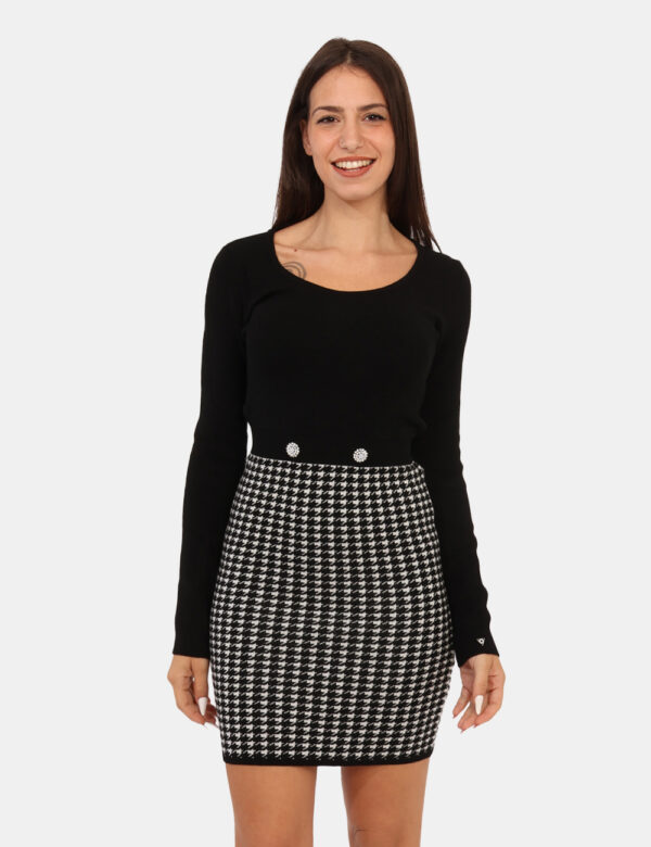 Abito Guess Nero - Vestito invernale, simil tubino a maniche lunghe, su base nera con gonna quadrettata argento e doppio de