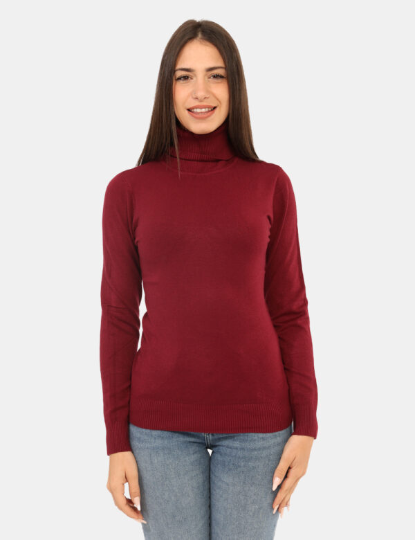 Dolcevita Rue De Clerie Bordeaux - Maglione dolcevita total bordeaux. La vestibilità è morbida e regolare. Il maglione dolce