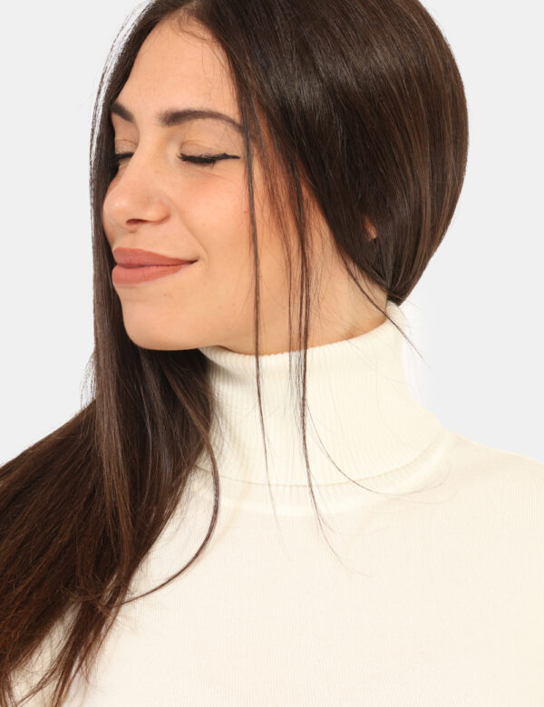 Dolcevita Rue De Clerie Panna - Maglione dolcevita total bianco panna. La vestibilità è morbida e regolare. Il maglione dolc