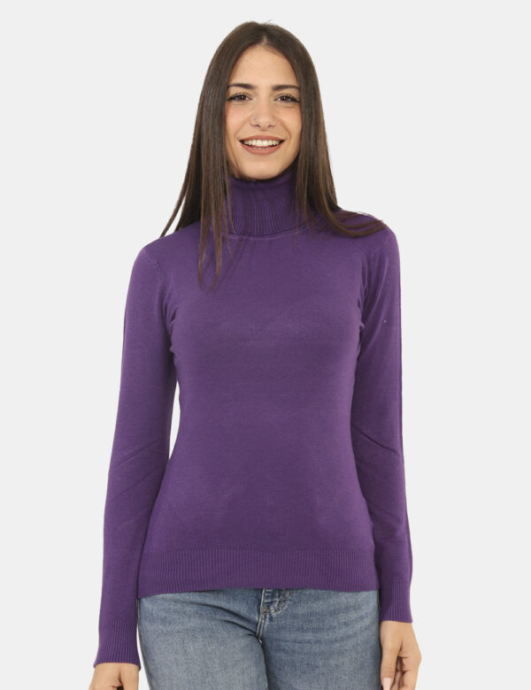 Dolcevita Rue De Clerie Viola - Maglione dolcevita total viola. La vestibilità è morbida e regolare. Il maglione dolcevita è