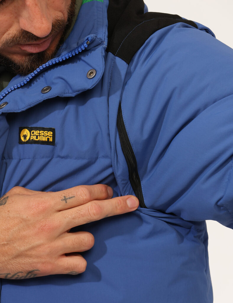 24IHCXJ22803-DV-CA_BLU_AI25