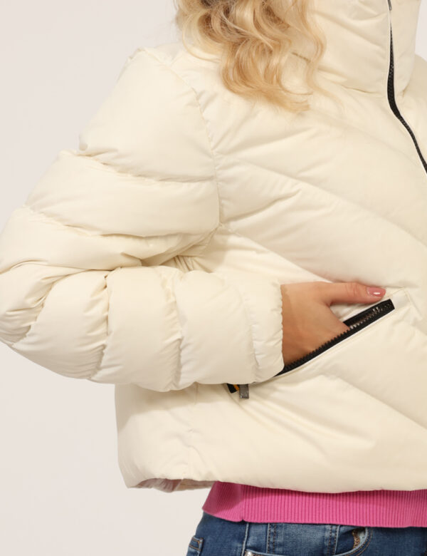 Giacca Ciesse Bianco Taglia S - L’articolo appartiene al campionario esclusivo di stagione: pezzo unico.Cod. art. 25ICFWJR30