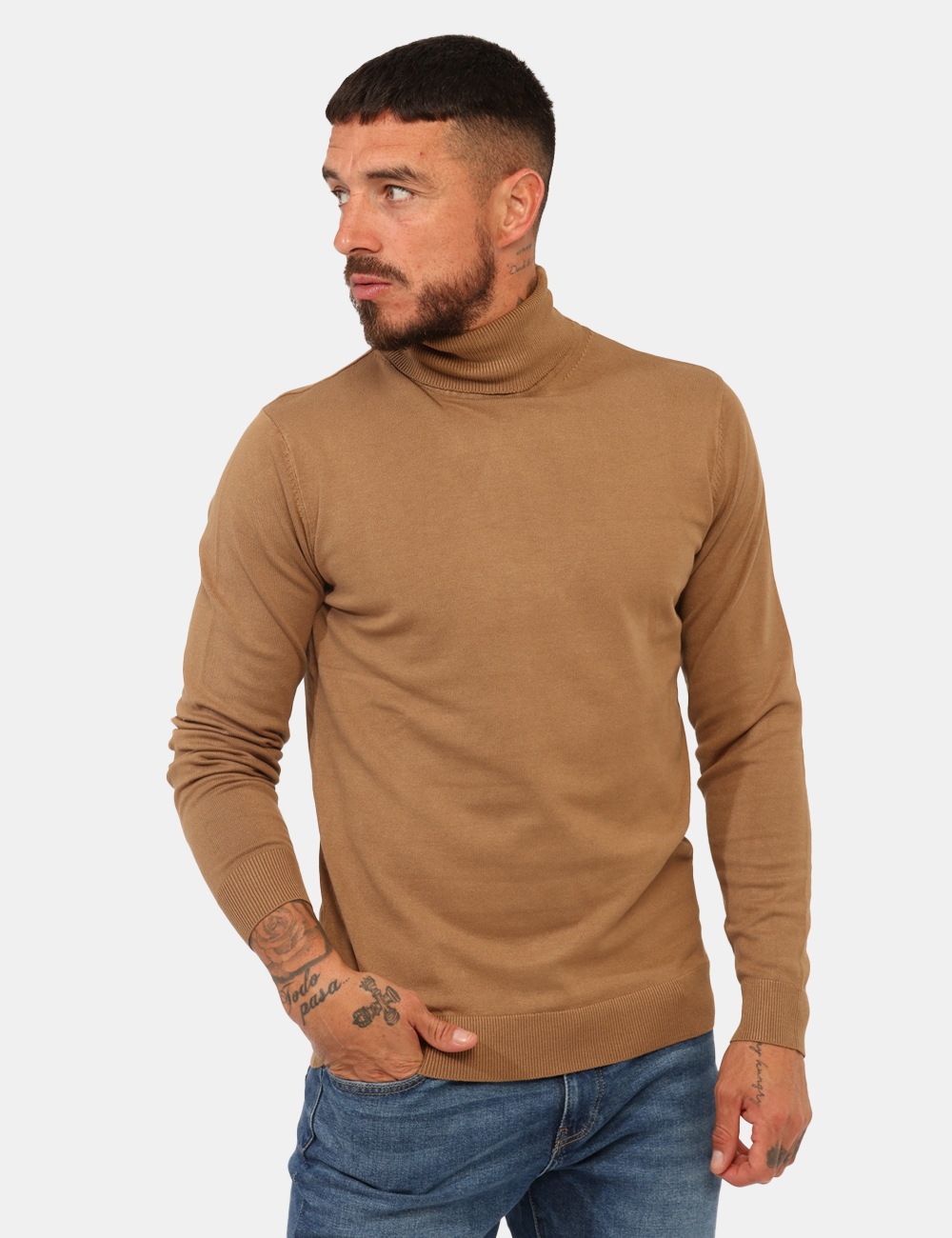 3004-900-OA_MIELE_AI25_1 Maglione Prj22. Marrone - Maglia a collo alta classica, in total marrone miele. La vestibilità è morbida e pratica. La magli