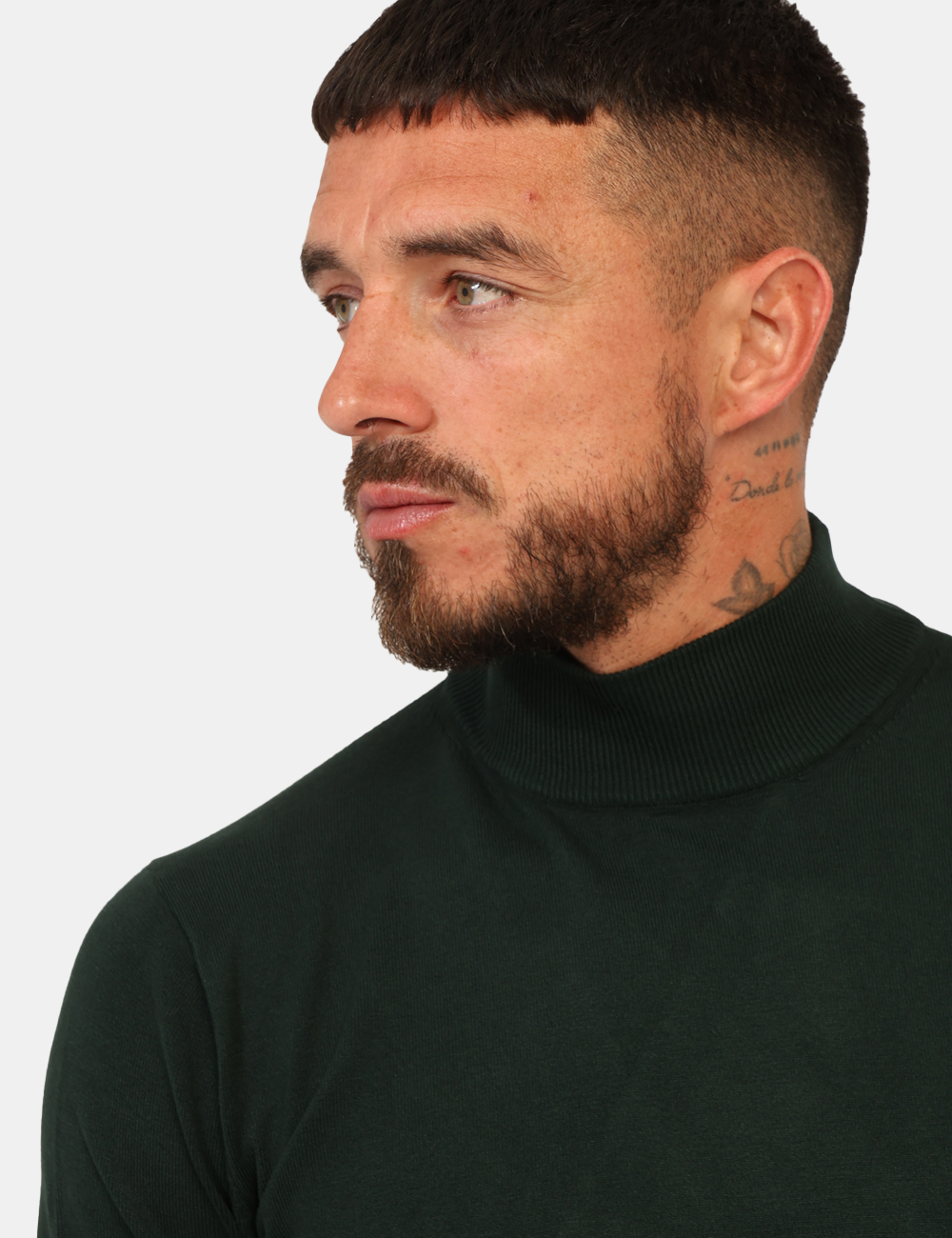 3007-900-OA_VERDE-BOTTIGLIA_AI25_3 Maglione Prj22. Verde - Lupetto classico, in total verde bottiglia. La vestibilità è morbida e pratica. La maglia è adatta p