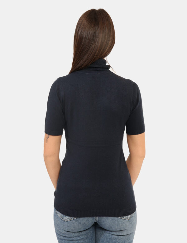 Dolcevita a maniche corte Rue De Clerie Blu - Maglioncino dolcevita total blu navy a maniche corte. La vestibilità è morbida