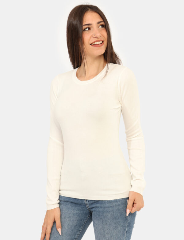 Maglione Rue De Clerie Panna - Maglione classico a girocollo in total bianco panna. La vestibilità è morbida e regolare. Il