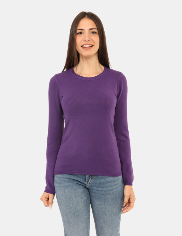 Maglione Rue De Clerie Viola - Maglione classico a girocollo in total viola. La vestibilità è morbida e regolare. Il maglion