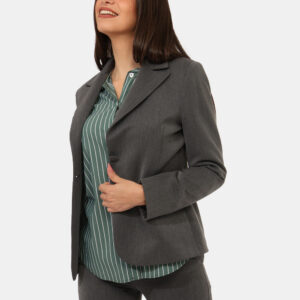 Blazer Materica Grigio - Blazer classico, in total grigio topo, con tasche fake ed unico bottone ad asola in tinta. La vesti