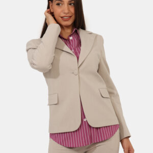 Blazer Materica Beige - Blazer classico, in total sabbia, con tasche fake ed unico bottone ad asola in tinta. La vestibilità