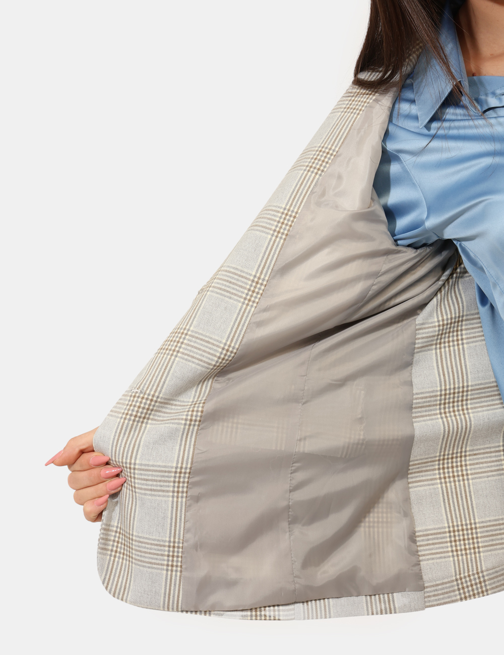GD10SA25-TPV339-OA_GRIGIO-BEIGE-UNICO_AI25_3 Blazer Materica Grigio - Blazer su fantasia quadrettata beige e grigio, con tasche fake. La vestibilità è morbida e pratica