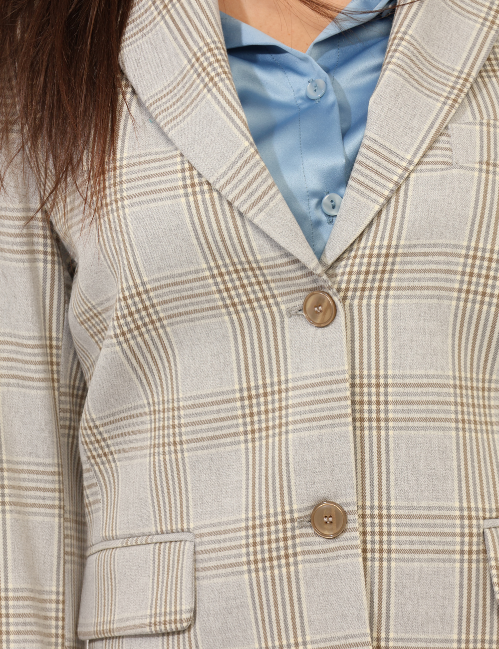 GD10SA25-TPV339-OA_GRIGIO-BEIGE-UNICO_AI25_5 Blazer Materica Grigio - Blazer su fantasia quadrettata beige e grigio, con tasche fake. La vestibilità è morbida e pratica